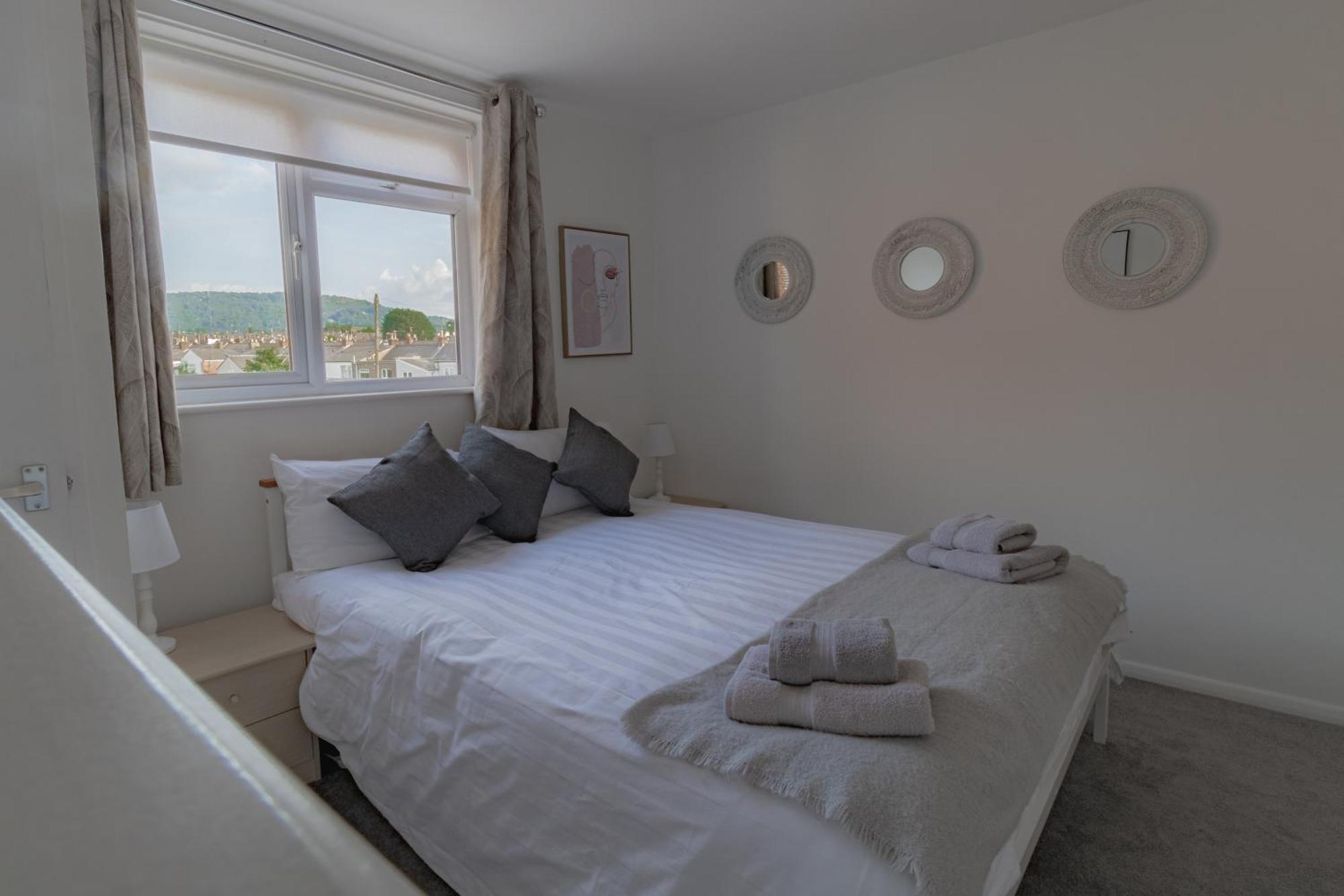 צ'לטנהם Fabulous, Vibrant, Town House, Central Bath Road מראה חיצוני תמונה