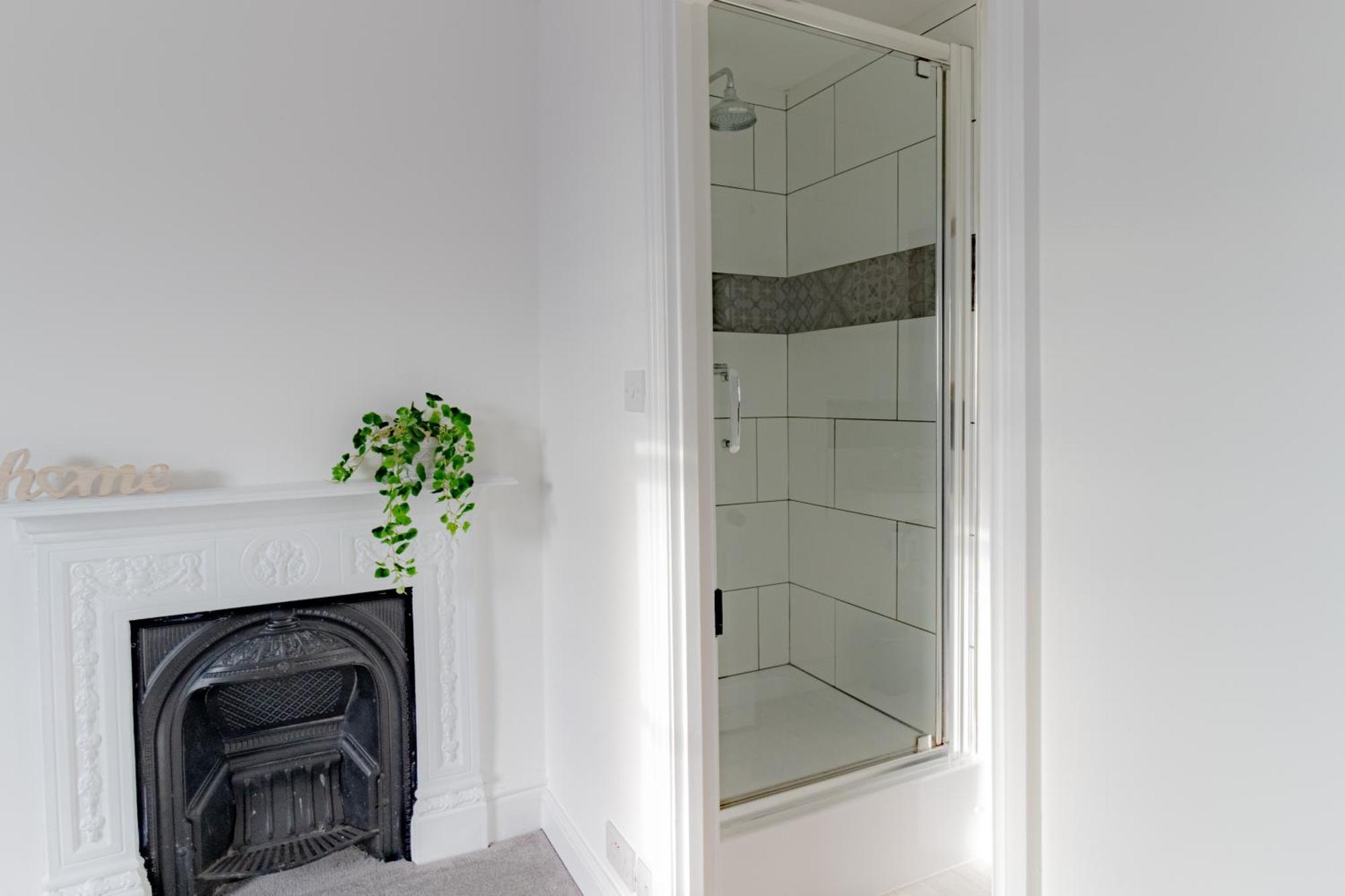 צ'לטנהם Fabulous, Vibrant, Town House, Central Bath Road מראה חיצוני תמונה
