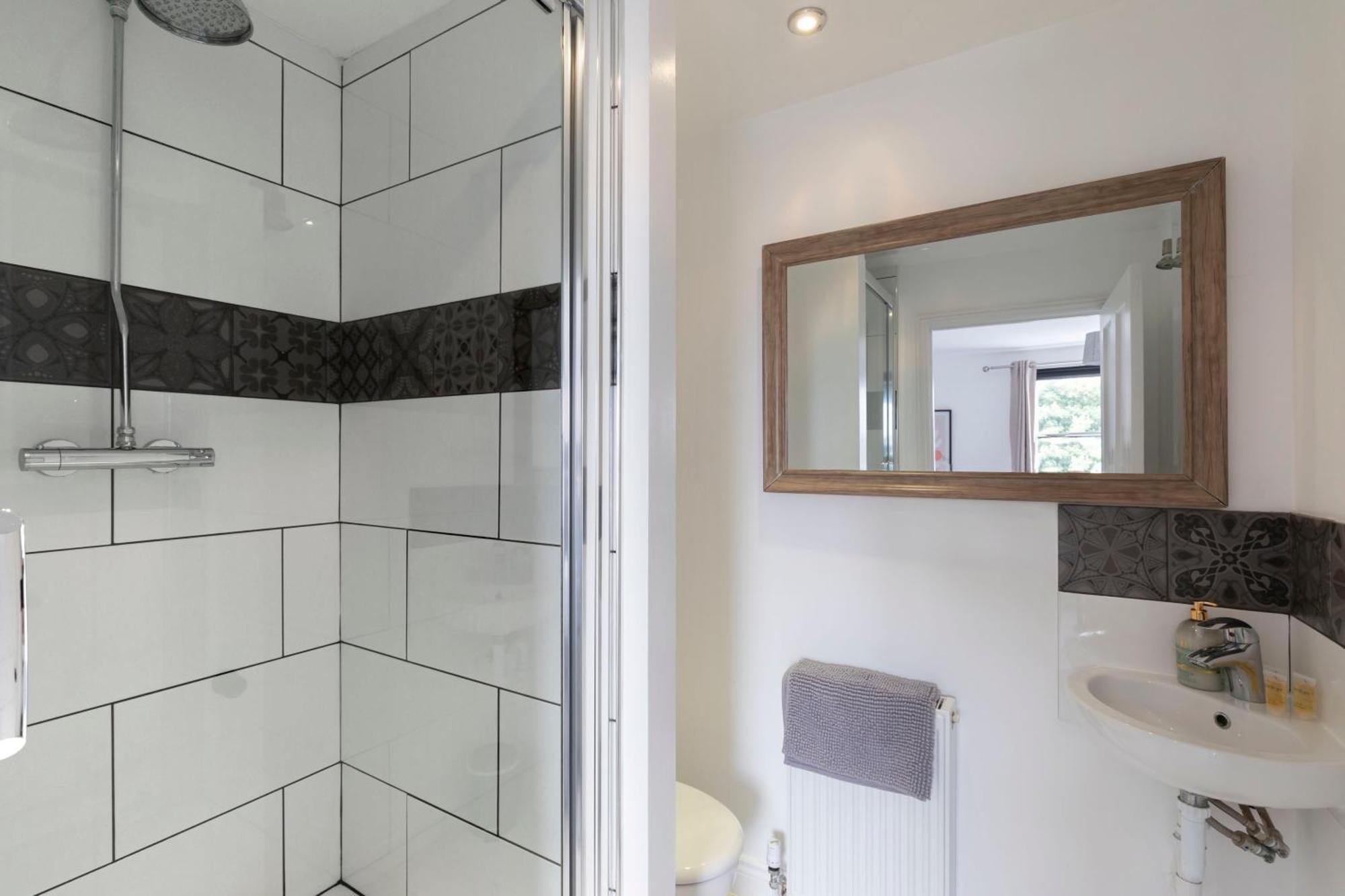 צ'לטנהם Fabulous, Vibrant, Town House, Central Bath Road מראה חיצוני תמונה